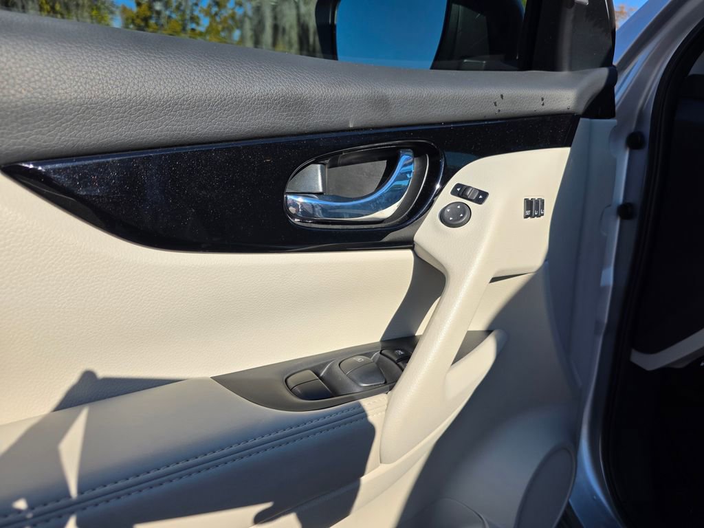 Used 2022 Nissan Rogue Sport SL w/ Premium Package image 15