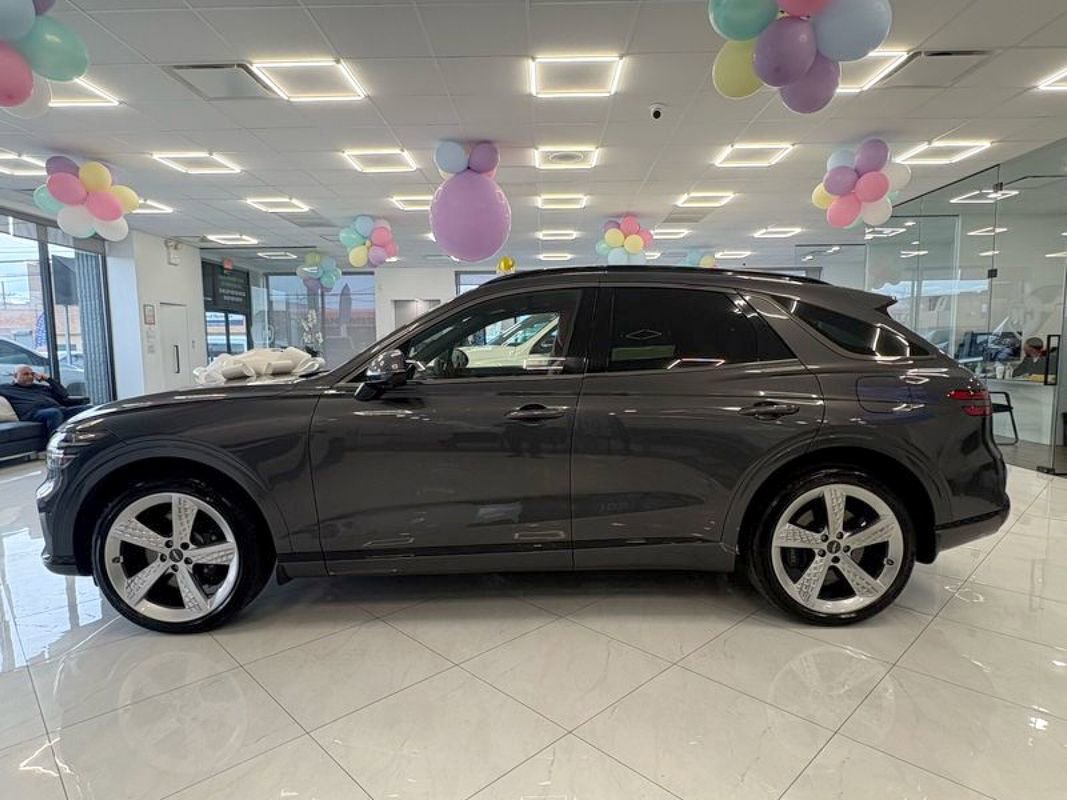 Used 2023 Genesis GV70 2.5T w/ Sport Prestige Package image 4