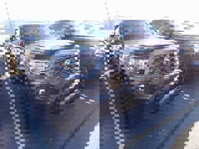 Used 2020 Toyota Tacoma TRD Off-Road image 3