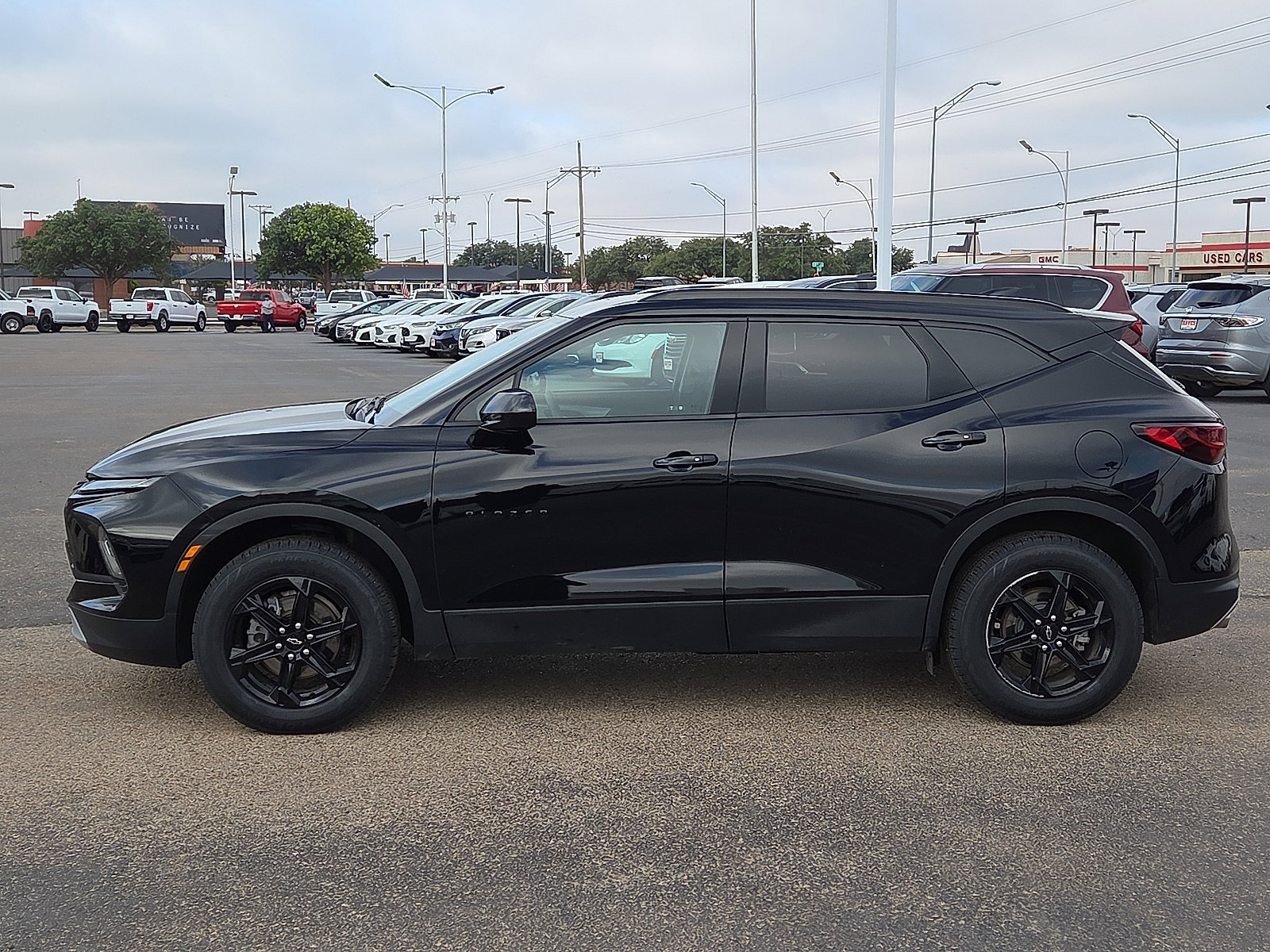 Used 2024 Chevrolet Blazer LT w/ Convenience Package FWD image 2