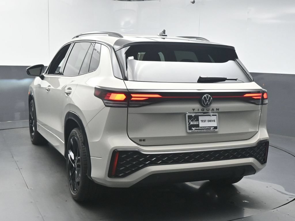 New 2026 Volkswagen Tiguan SE R-Line FWD image 6