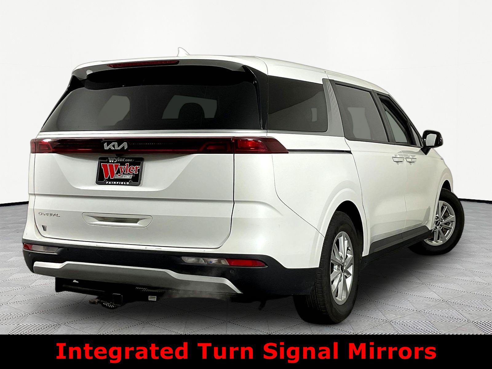 Used 2023 Kia Carnival LX FWD image 6