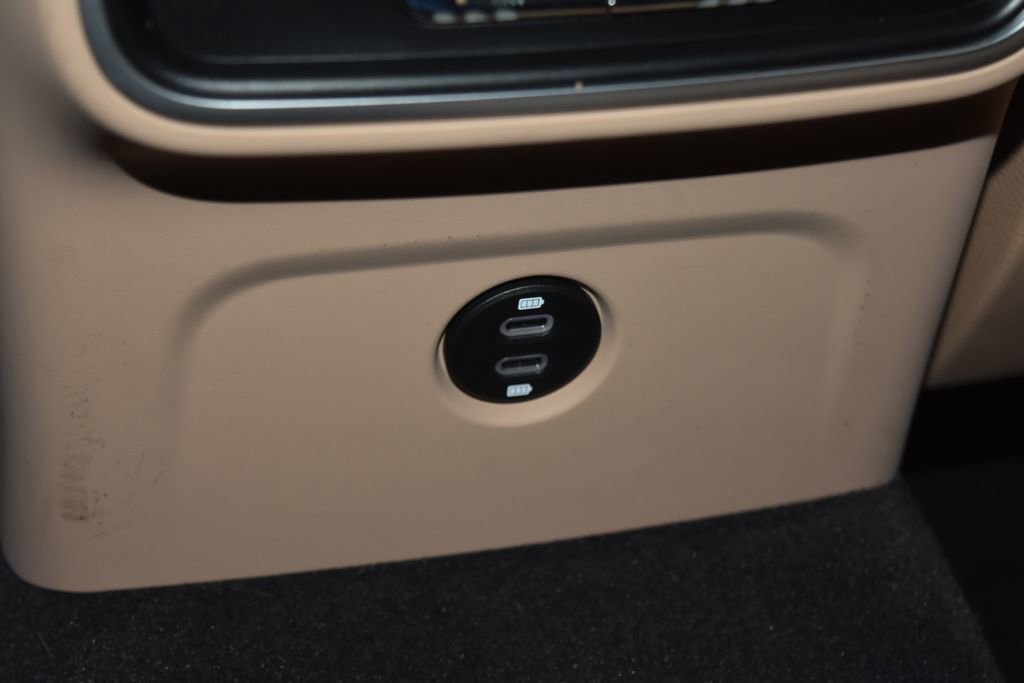 Certified 2025 Porsche Macan image 22