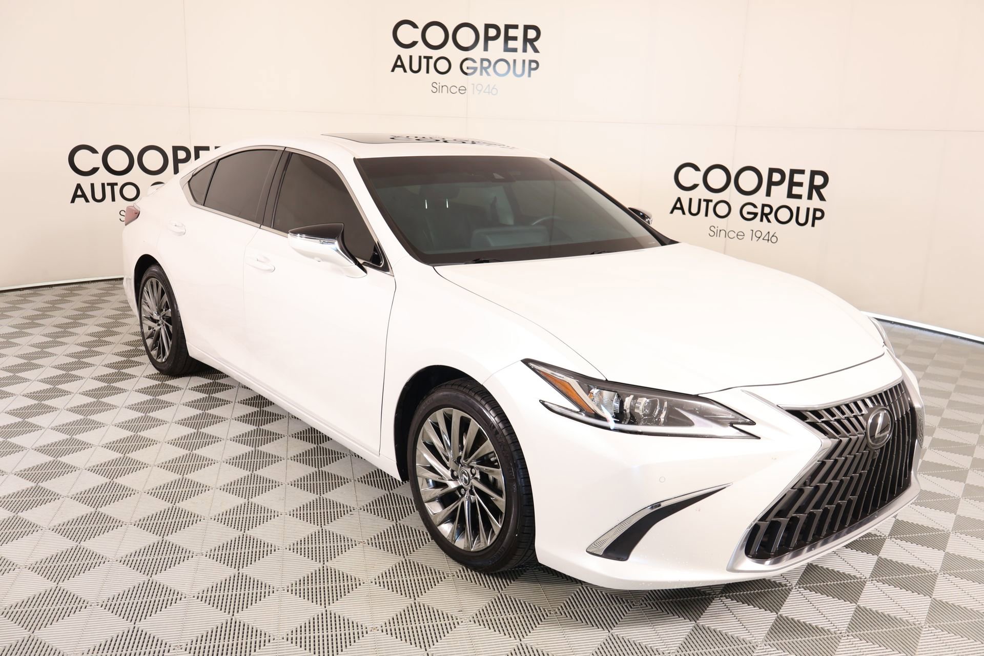 Used 2024 Lexus ES 300h w/ Technology Package FWD image 1