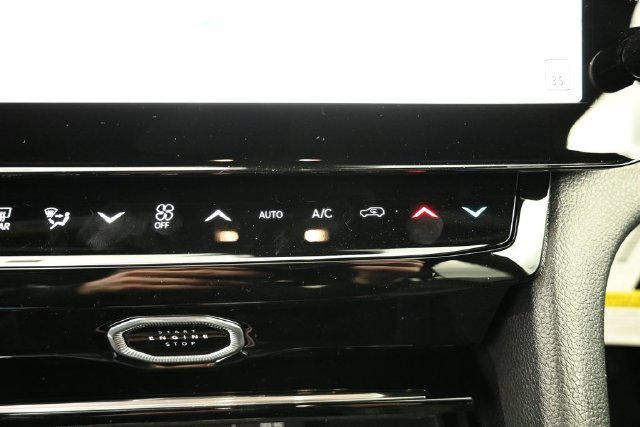 New 2026 Jeep Grand Cherokee Limited w/ Limited Altitude Package AWD/4WD image 32