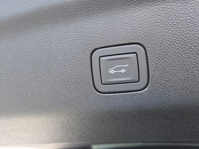 New 2025 GMC Yukon XL Denali w/ Sun & Power Step Package image 14