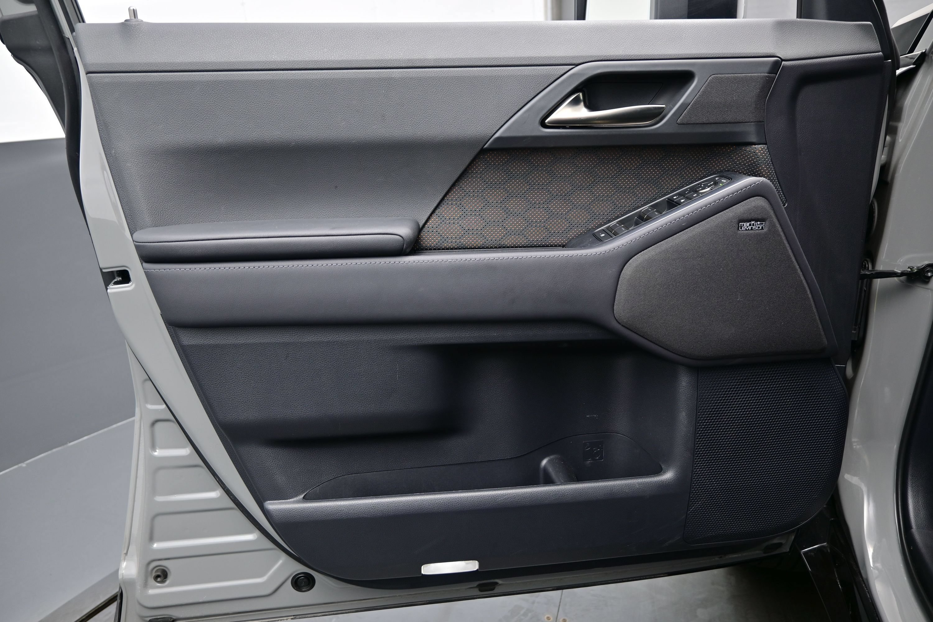 Used 2025 Lexus GX 550 w/ Accessory Package (2T) AWD/4WD image 9