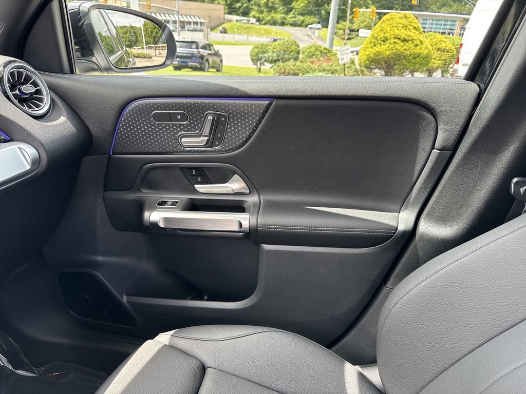 New 2025 Mercedes-Benz GLB 250 4MATIC image 29