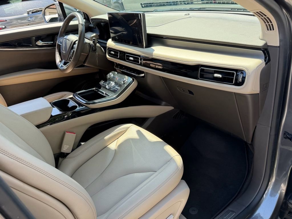 Certified 2022 Lincoln Nautilus FWD w/ Premium Package image 14