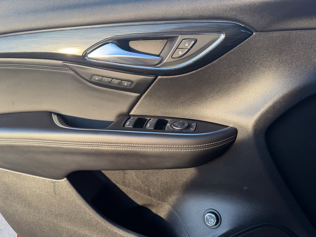 Used 2023 Buick Envision Essence FWD image 25