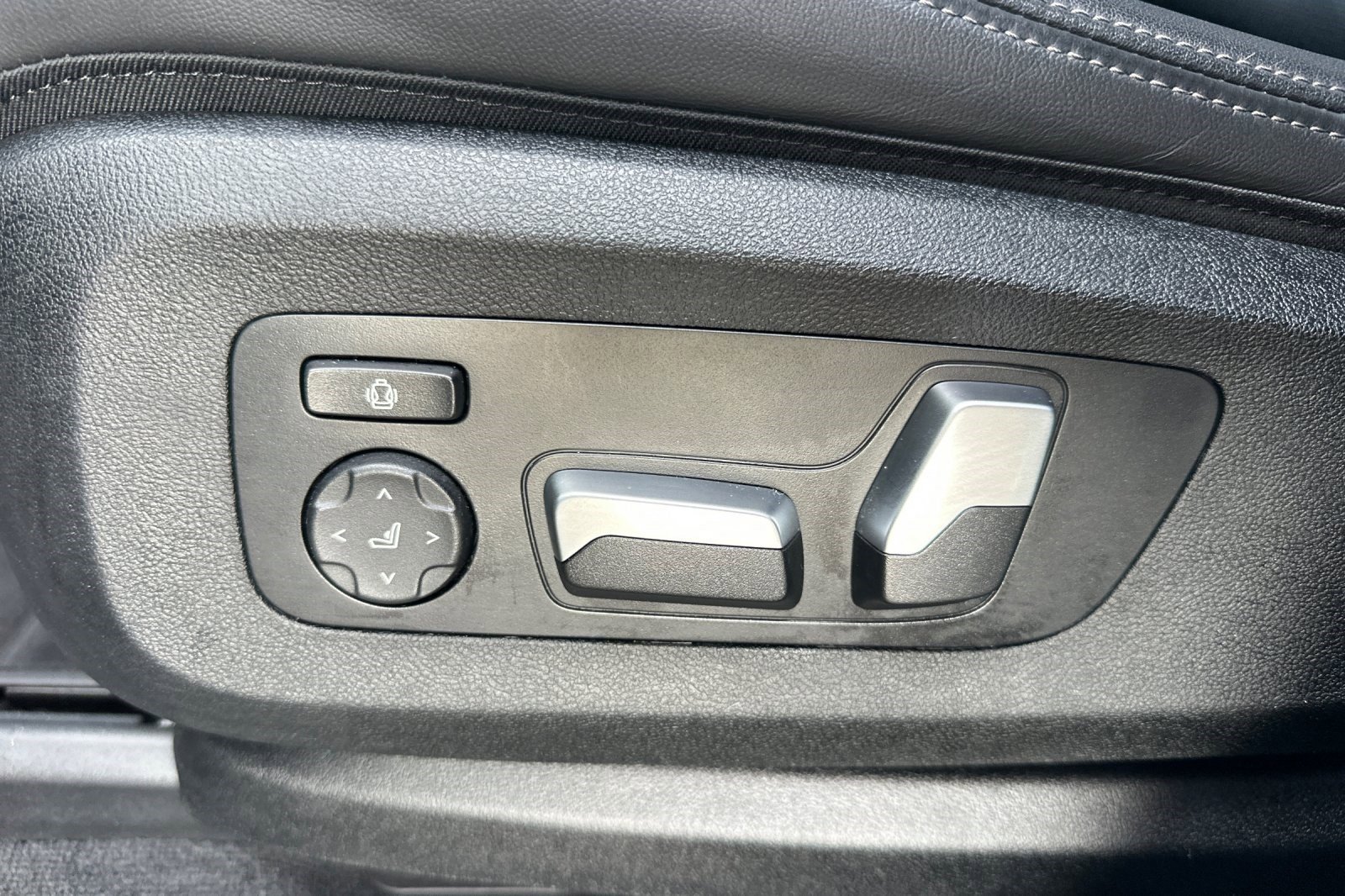 Certified 2023 BMW X5 sDrive40i w/ Climate Comfort Package image 14