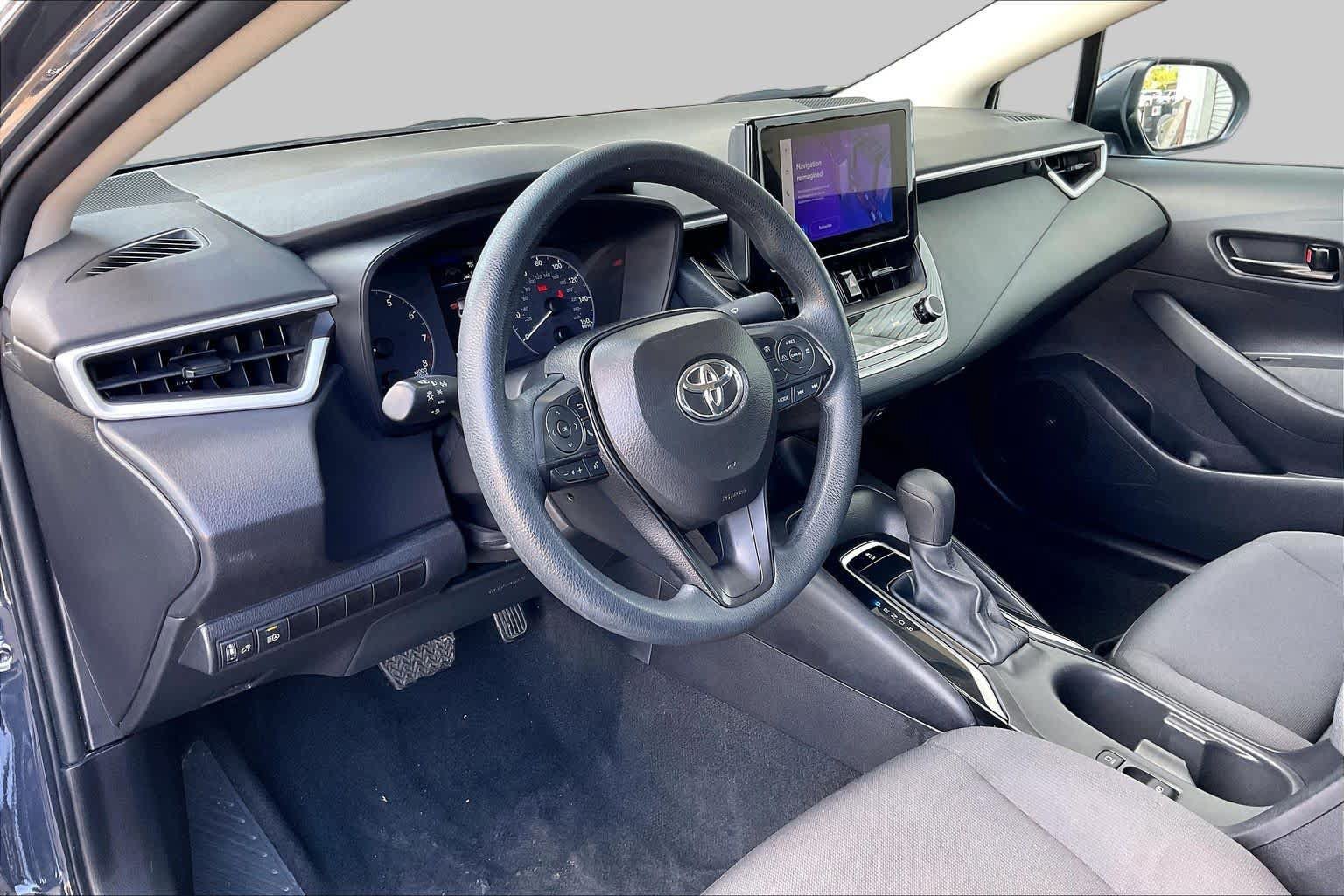 Used 2025 Toyota Corolla LE FWD image 18