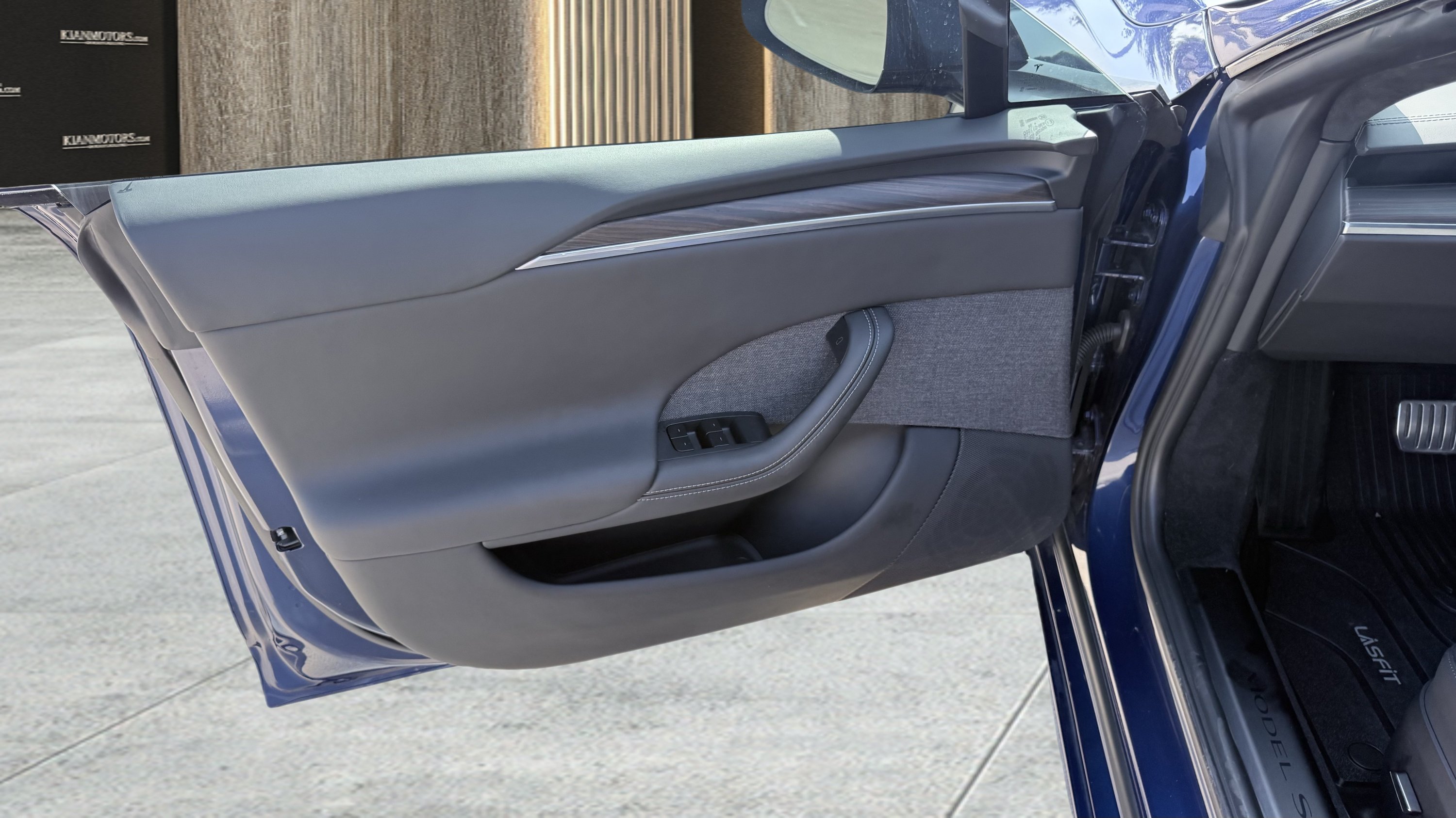 Used 2025 Tesla Model S AWD/4WD image 18