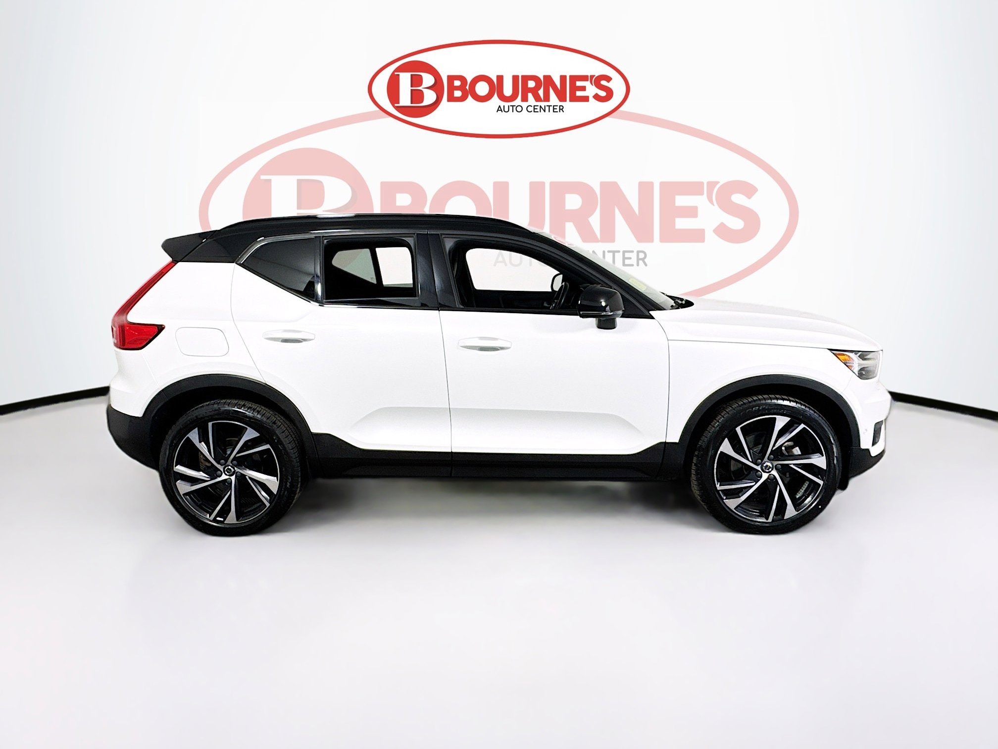 Used 2021 Volvo XC40 T5 R-Design w/ Protection Package Premier image 13