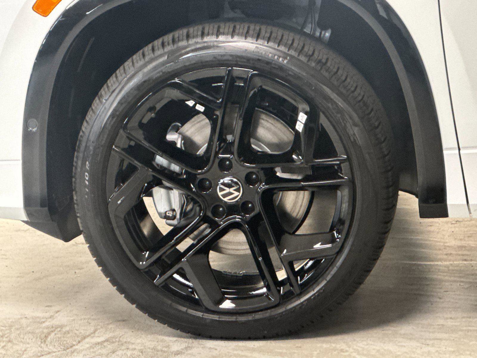 New 2026 Volkswagen Tiguan SE R-Line image 24