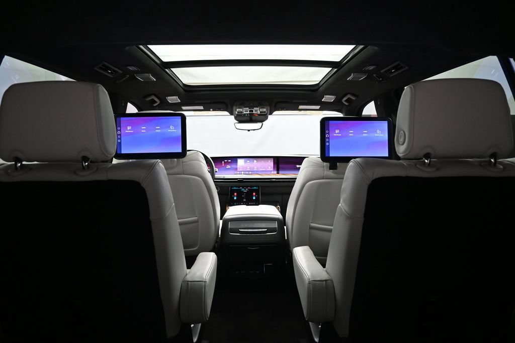 Used 2025 Cadillac Escalade ESV Sport Platinum w/ LPO, Floor Liner Package AWD/4WD image 38