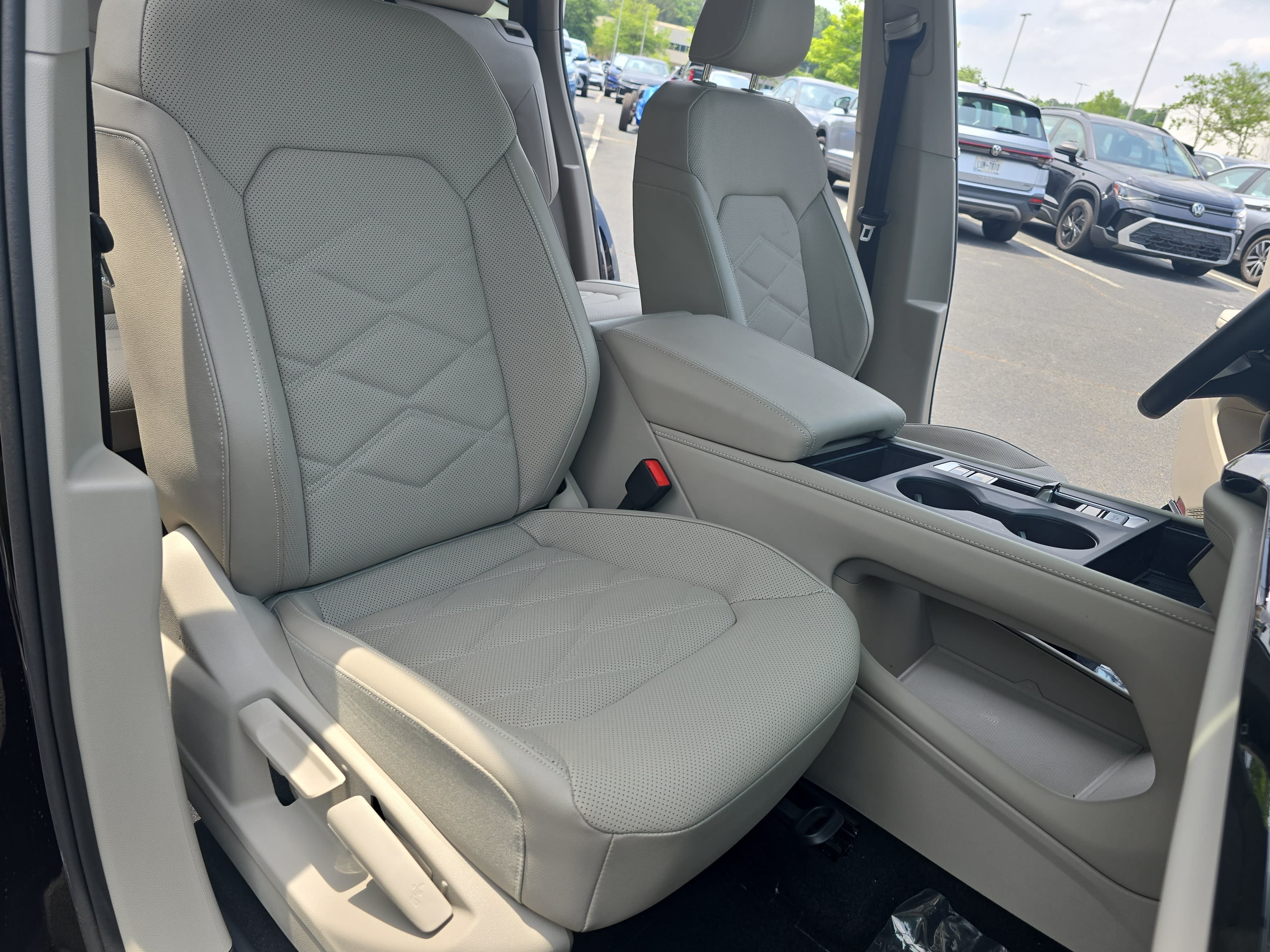 Used 2026 Volkswagen Atlas SE AWD/4WD image 10