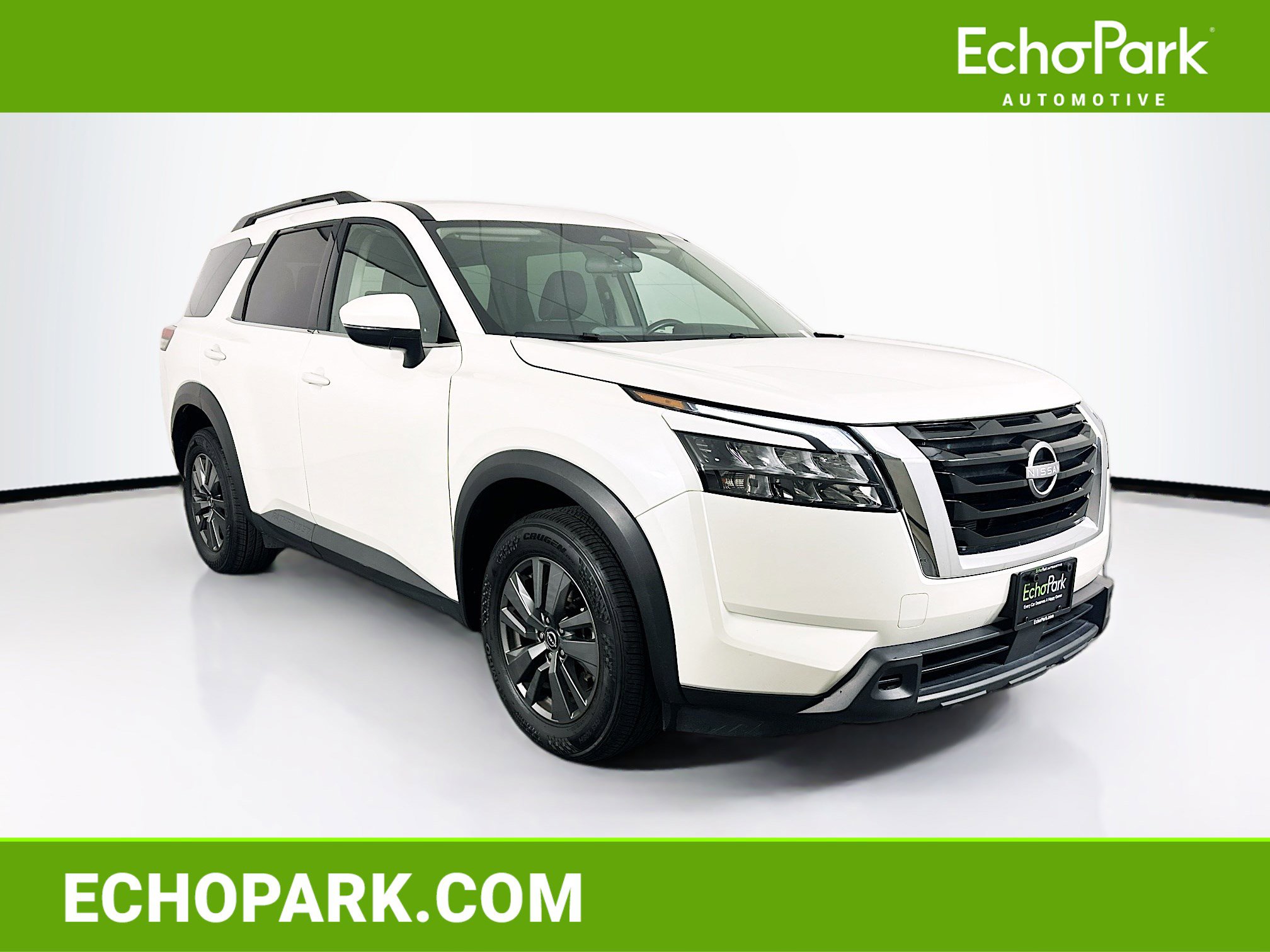Used 2024 Nissan Pathfinder SV image 1