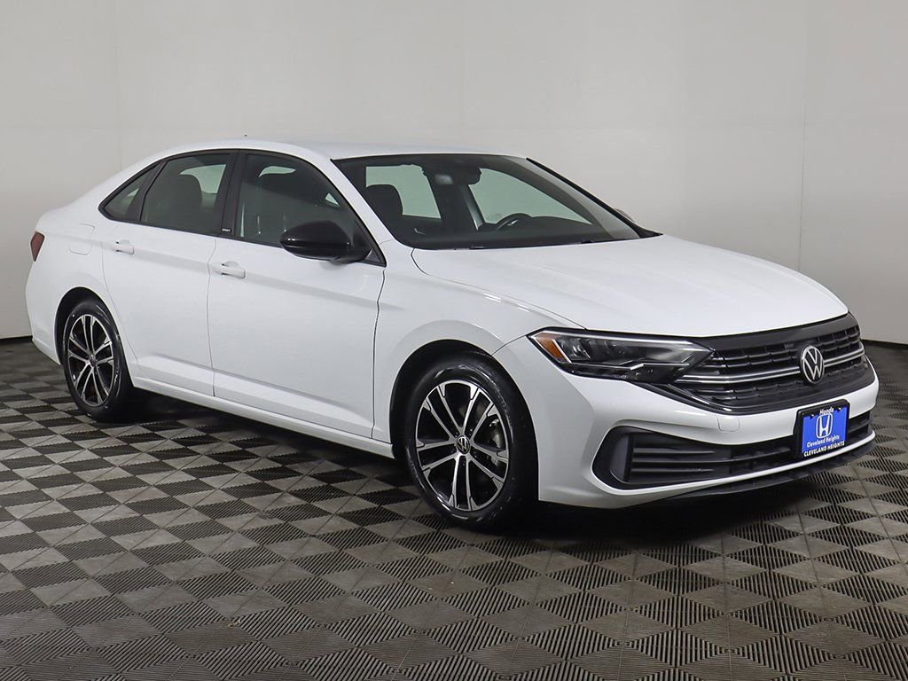 Used 2023 Volkswagen Jetta Sport image 2