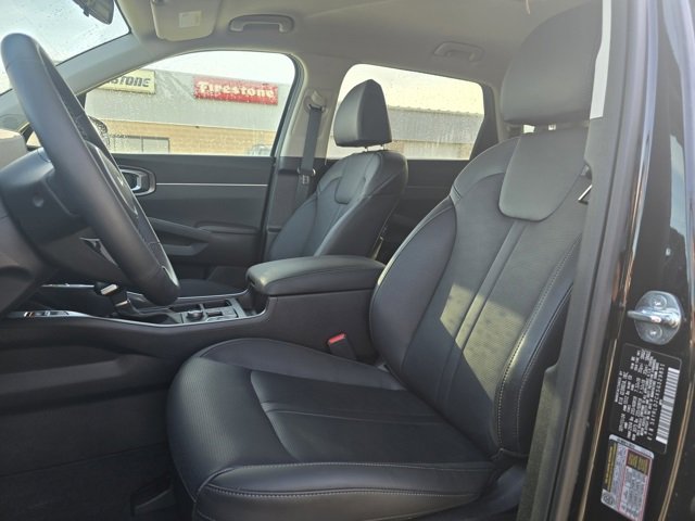 Used 2025 Kia Sorento S image 10