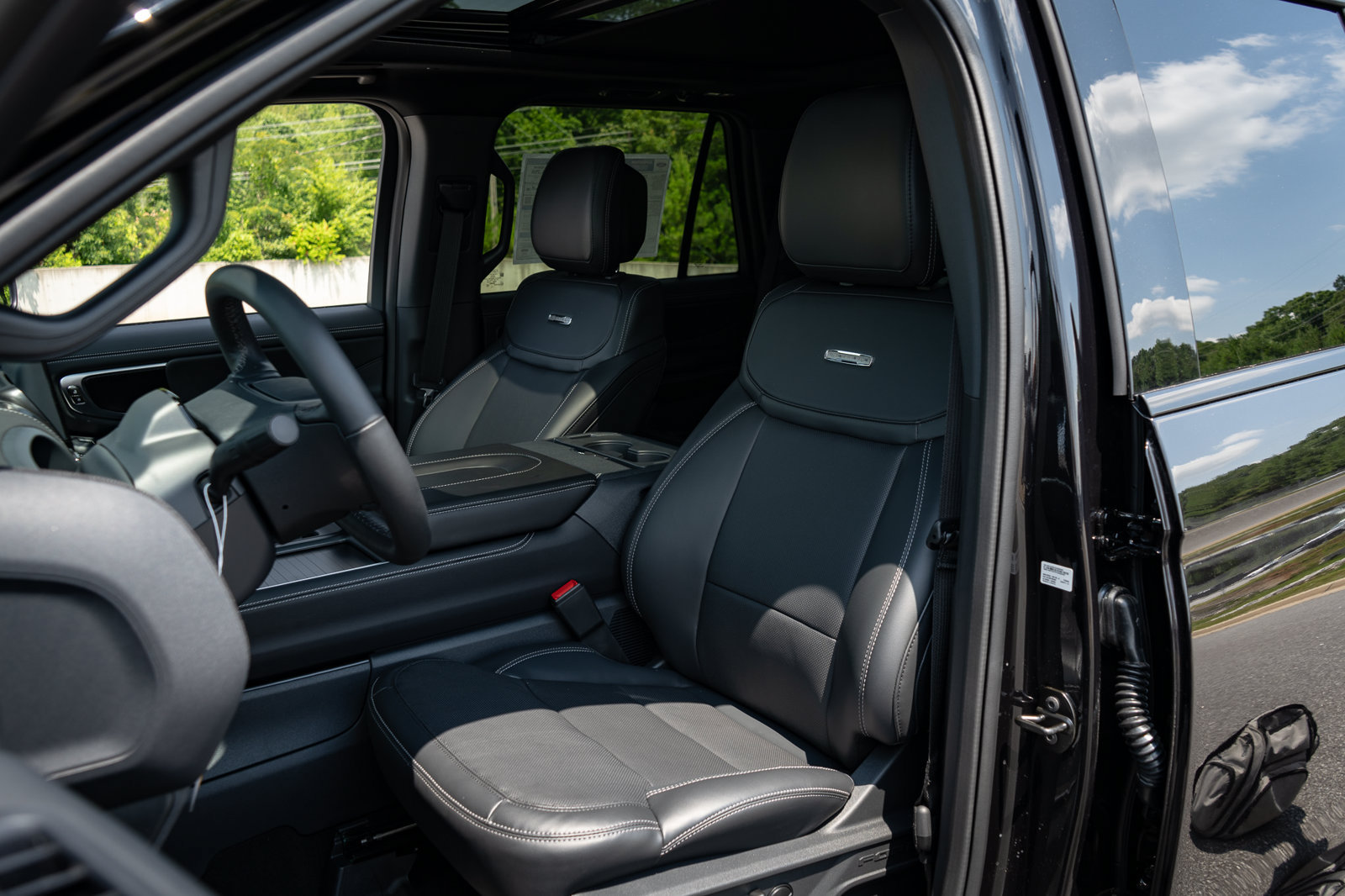 New 2026 Ford Expedition Platinum w/ Stealth Performance Package AWD/4WD image 24