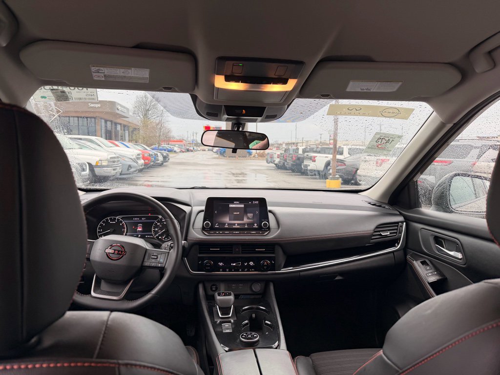 Used 2025 Nissan Rogue SV image 8