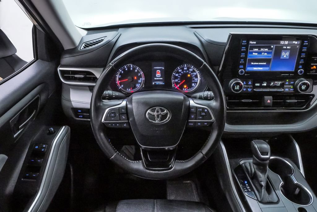 Used 2020 Toyota Highlander LE FWD image 19