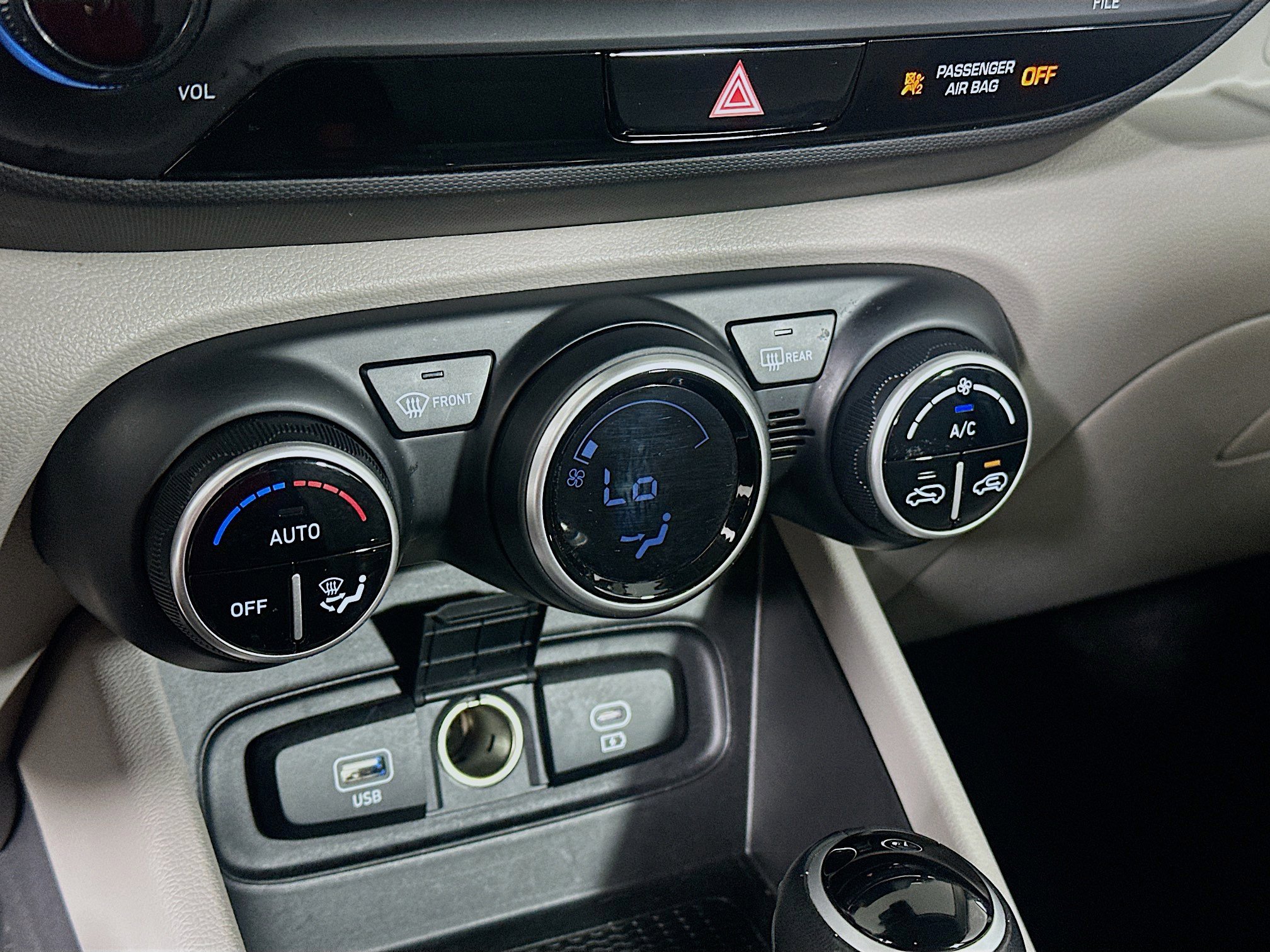 Used 2025 Hyundai Venue SEL FWD image 22