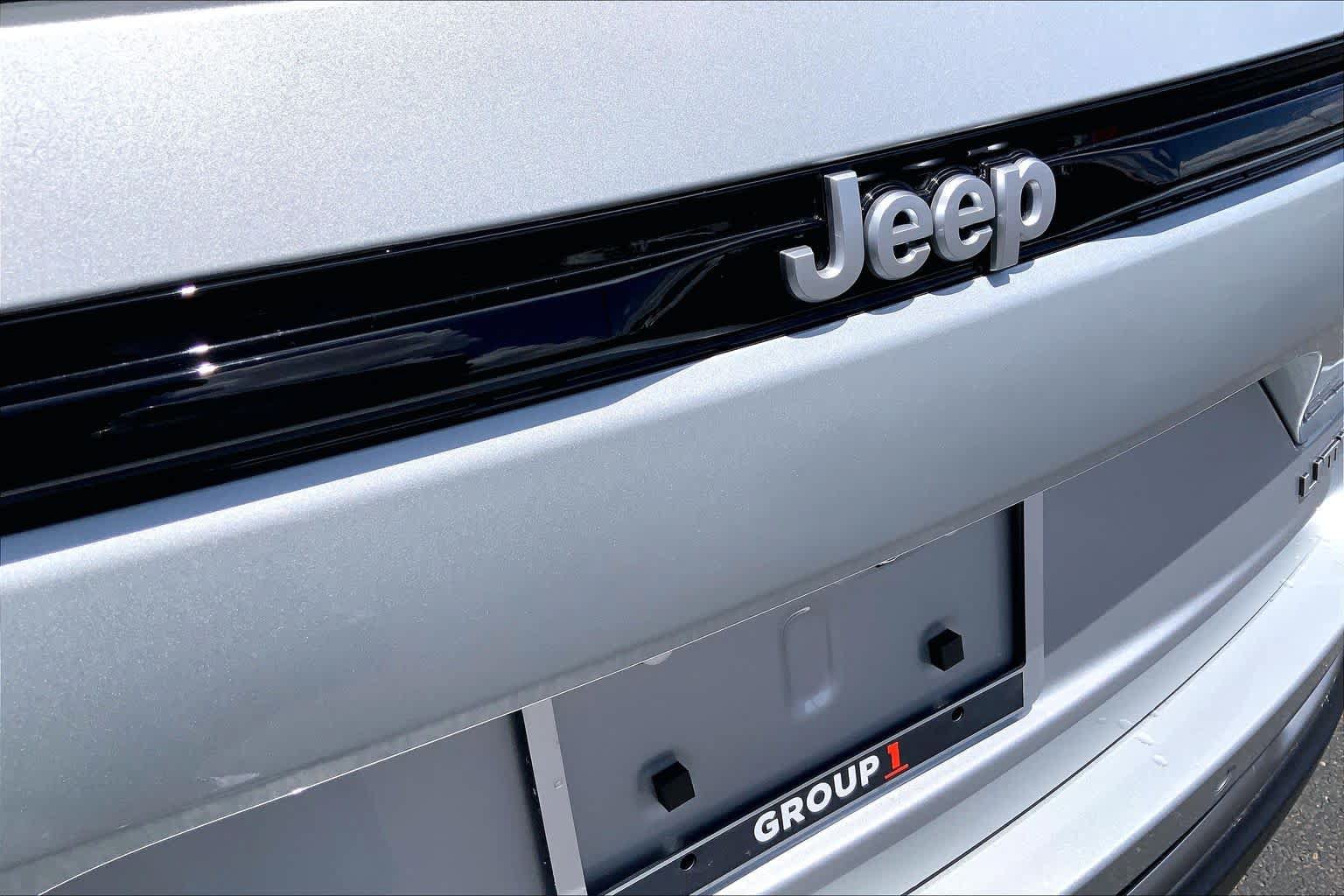 Used 2026 Jeep Grand Cherokee Limited AWD/4WD image 31