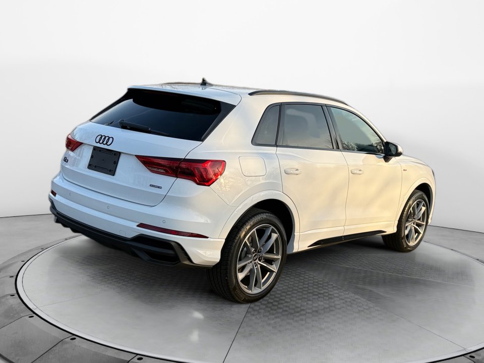 Certified 2024 Audi Q3 2.0T Premium Plus w/ Premium Plus Package image 7