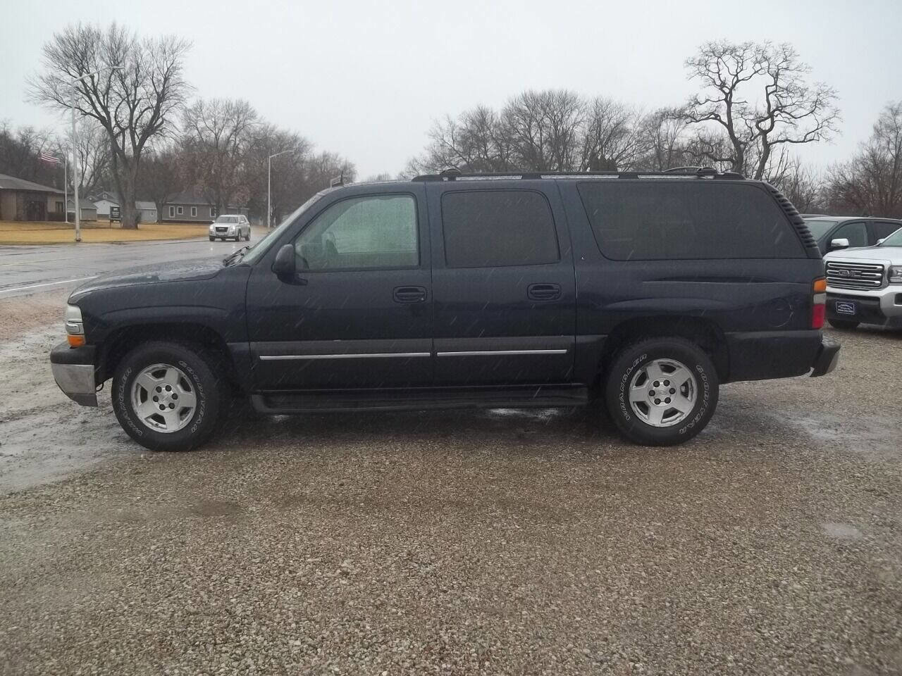 Used 2004 Chevrolet Suburban LT w/ Preferred Equipment Group image 1