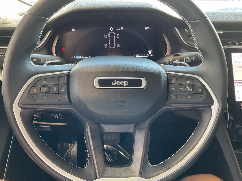 Used 2022 Jeep Grand Cherokee L Limited w/ Trailer Tow Group (B) AWD/4WD image 11