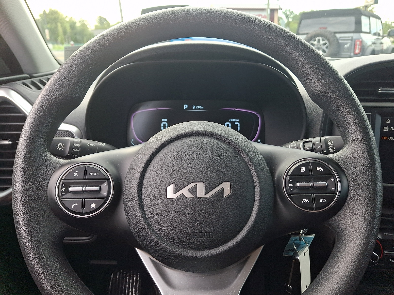 Used 2024 Kia Soul LX w/ LX Technology Package FWD image 19