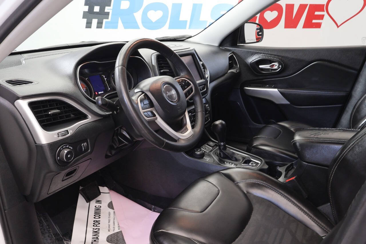 Used 2022 Jeep Cherokee Latitude AWD/4WD image 13