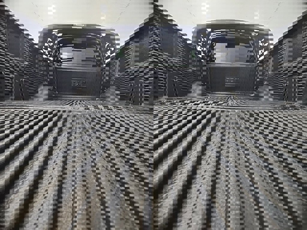 Used 2024 Nissan Titan SV w/ SV Bronze Edition Package image 38