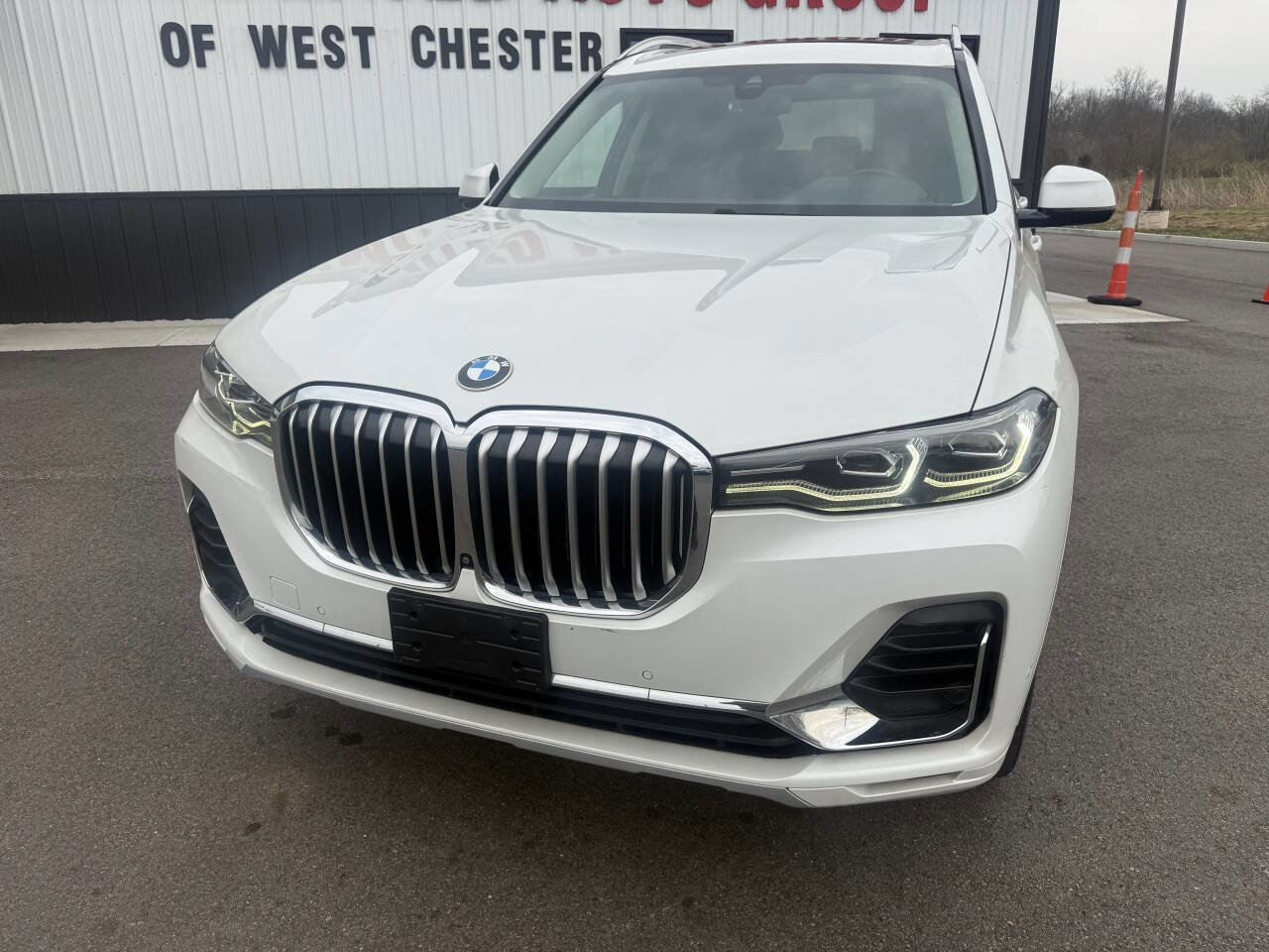 Used 2021 BMW X7 xDrive40i w/ Parking Assistance Package image 2