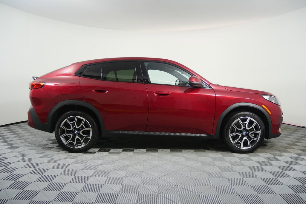 Used 2025 BMW X2 xDrive28i image 2