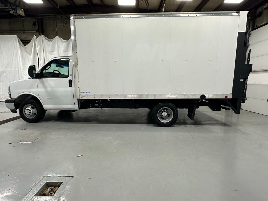 Used 2022 Chevrolet Express 3500 w/ Power Convenience Package image 4