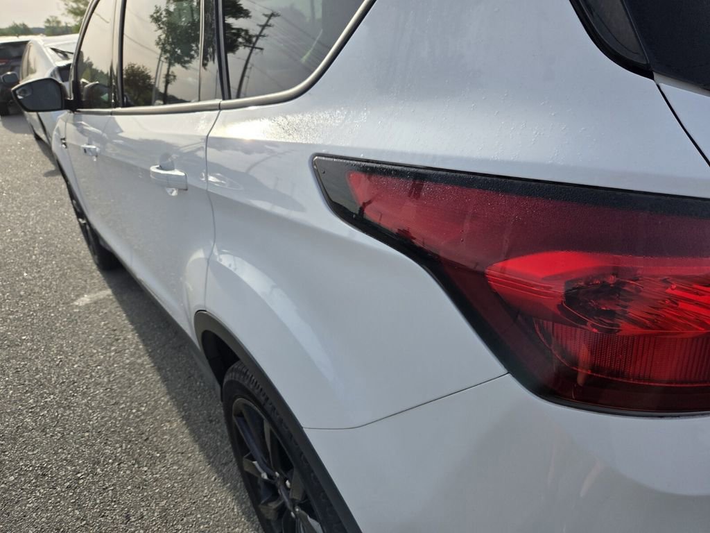 Used 2019 Ford Escape SE FWD image 6