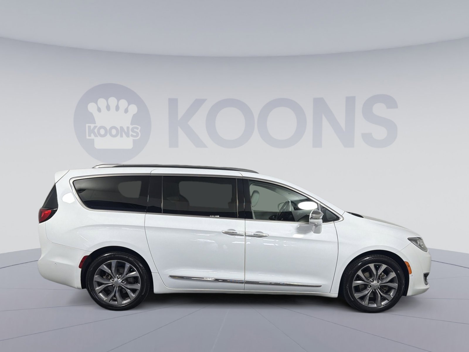 Used 2019 Chrysler Pacifica Limited w/ Tire & Wheel Group image 8