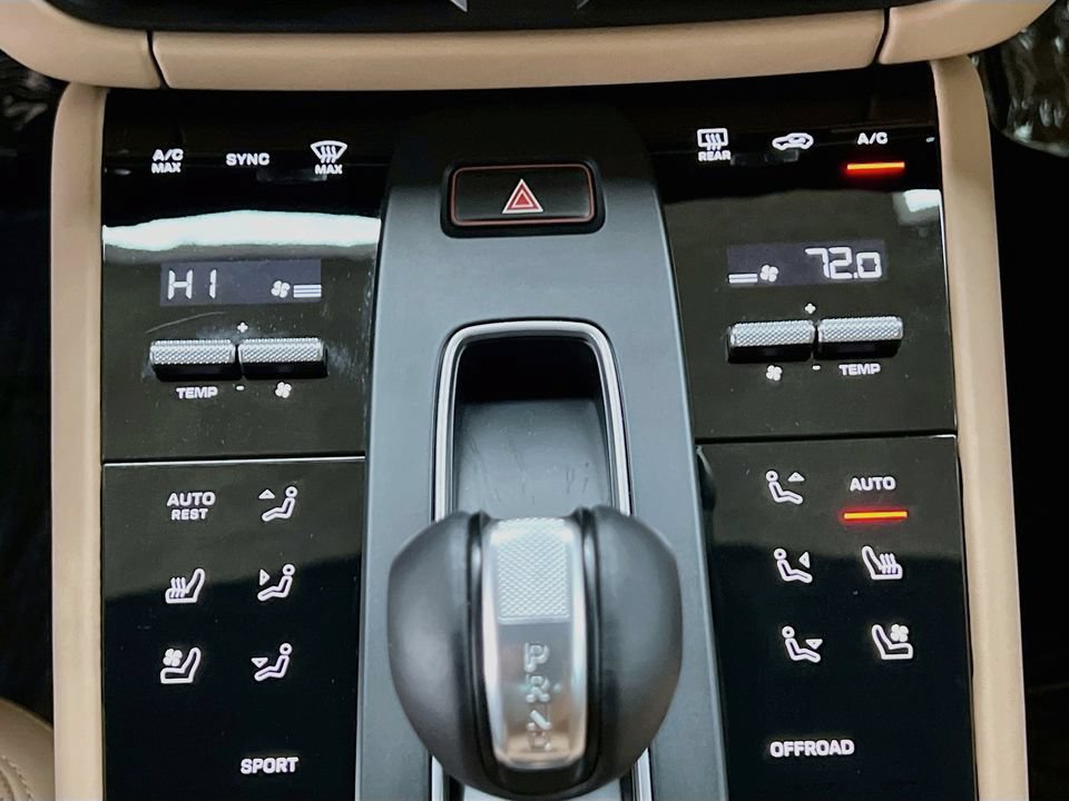 Certified 2026 Porsche Macan AWD/4WD image 18