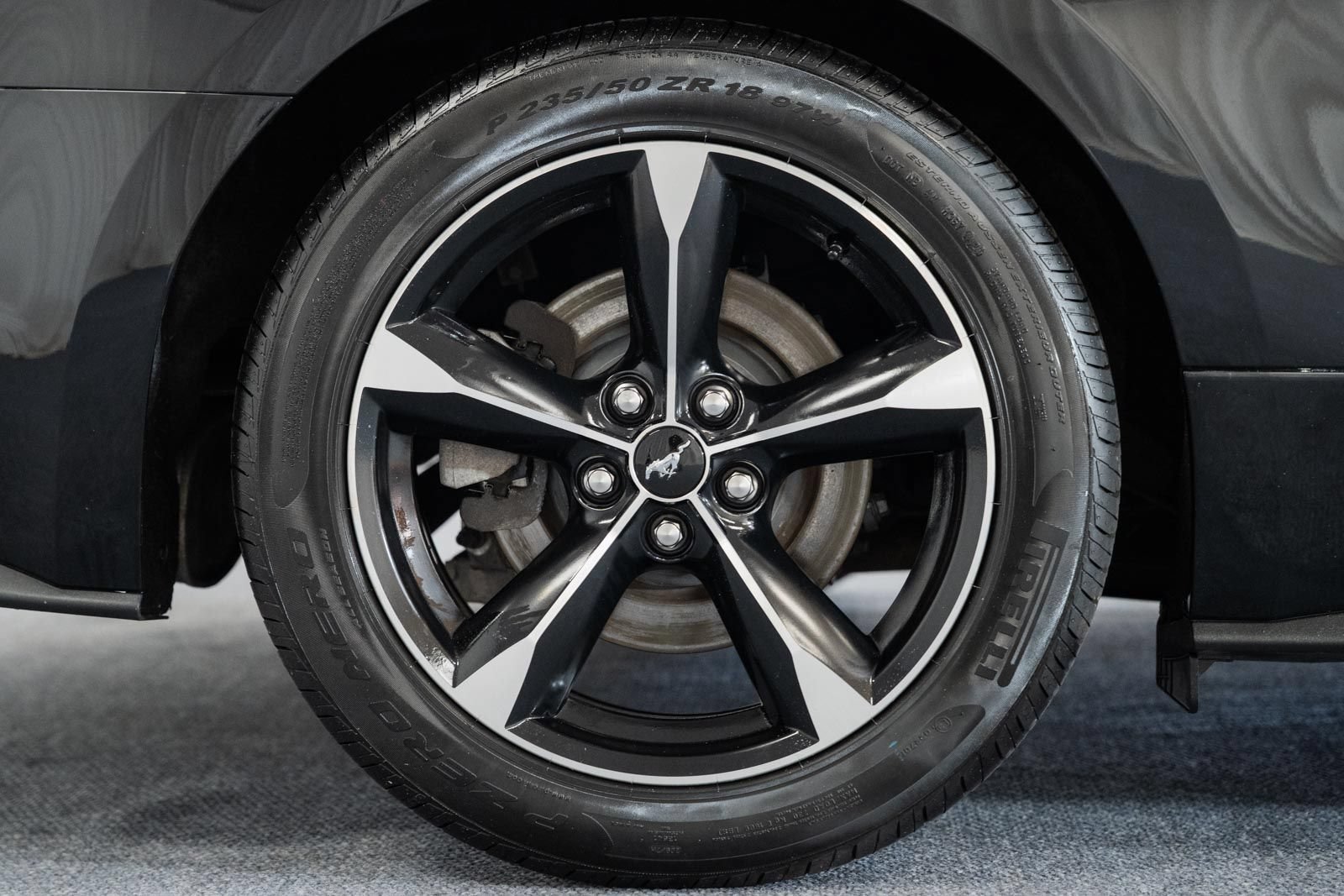 Used 2018 Ford Mustang Coupe RWD image 18
