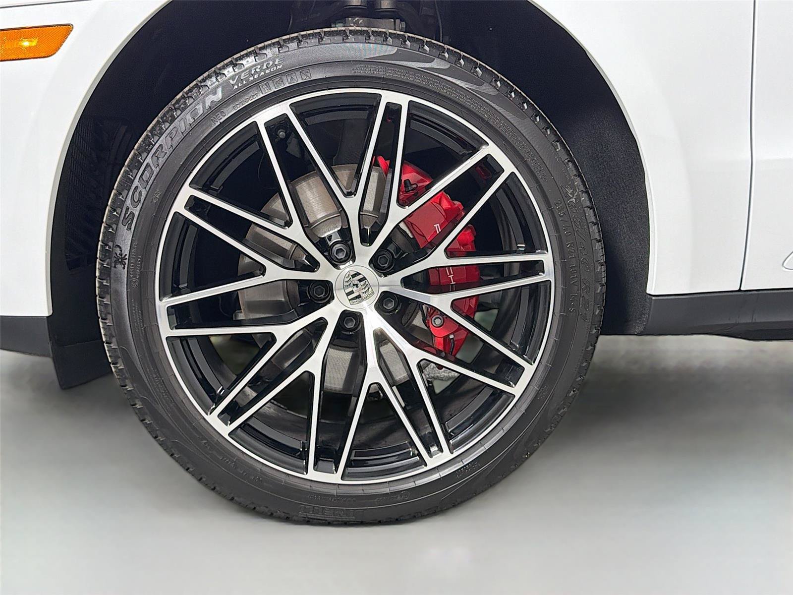 Certified 2025 Porsche Macan S AWD/4WD image 11