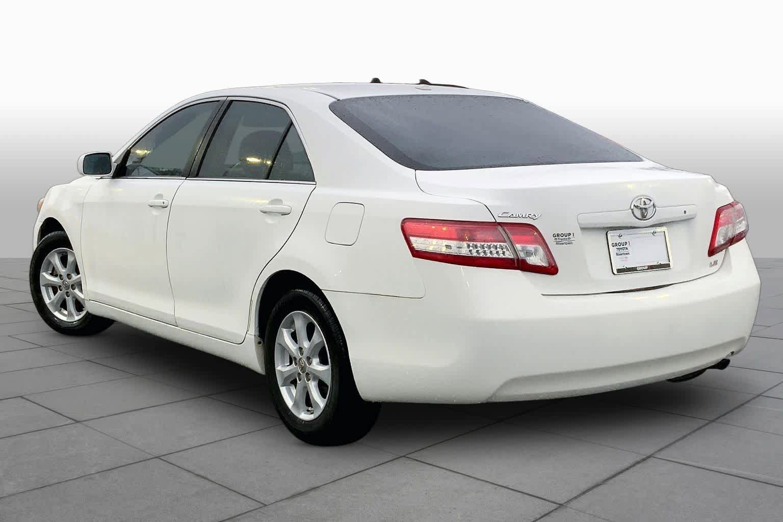Used 2011 Toyota Camry LE w/ LE Extra-Value Pkg FWD image 11