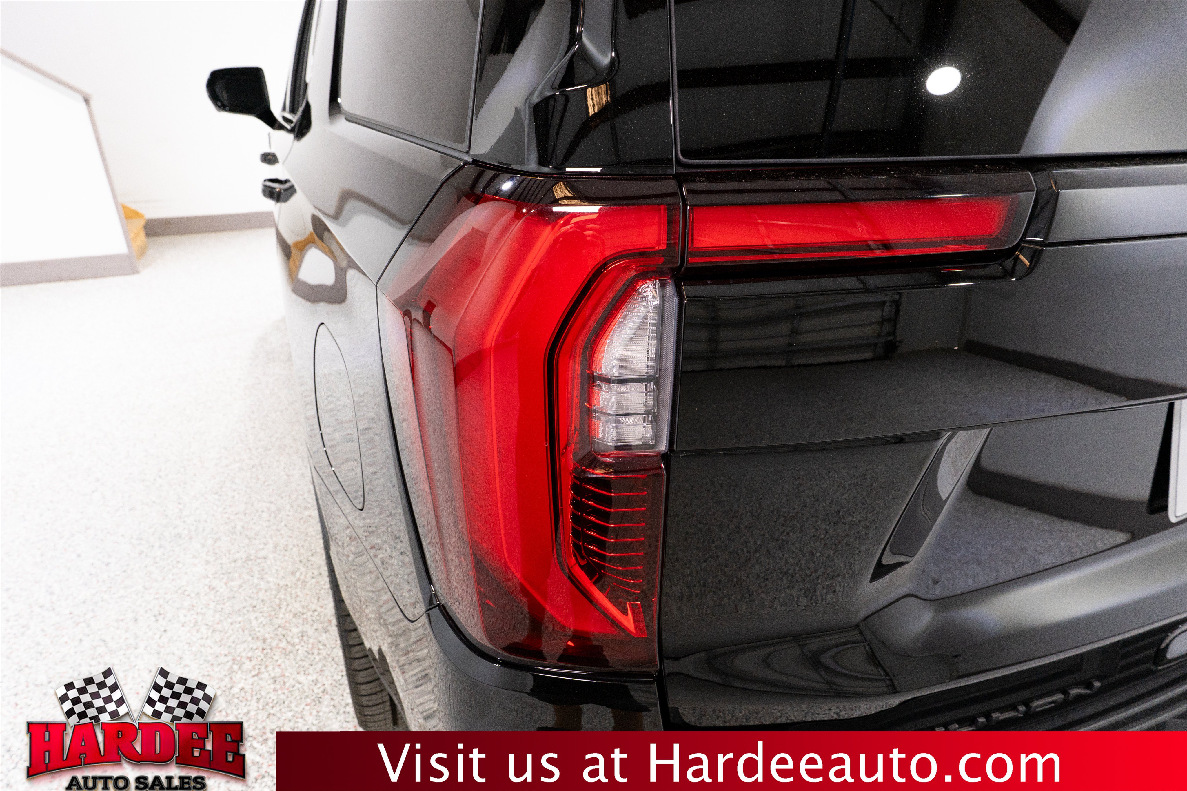 Used 2025 GMC Yukon Elevation AWD/4WD image 9