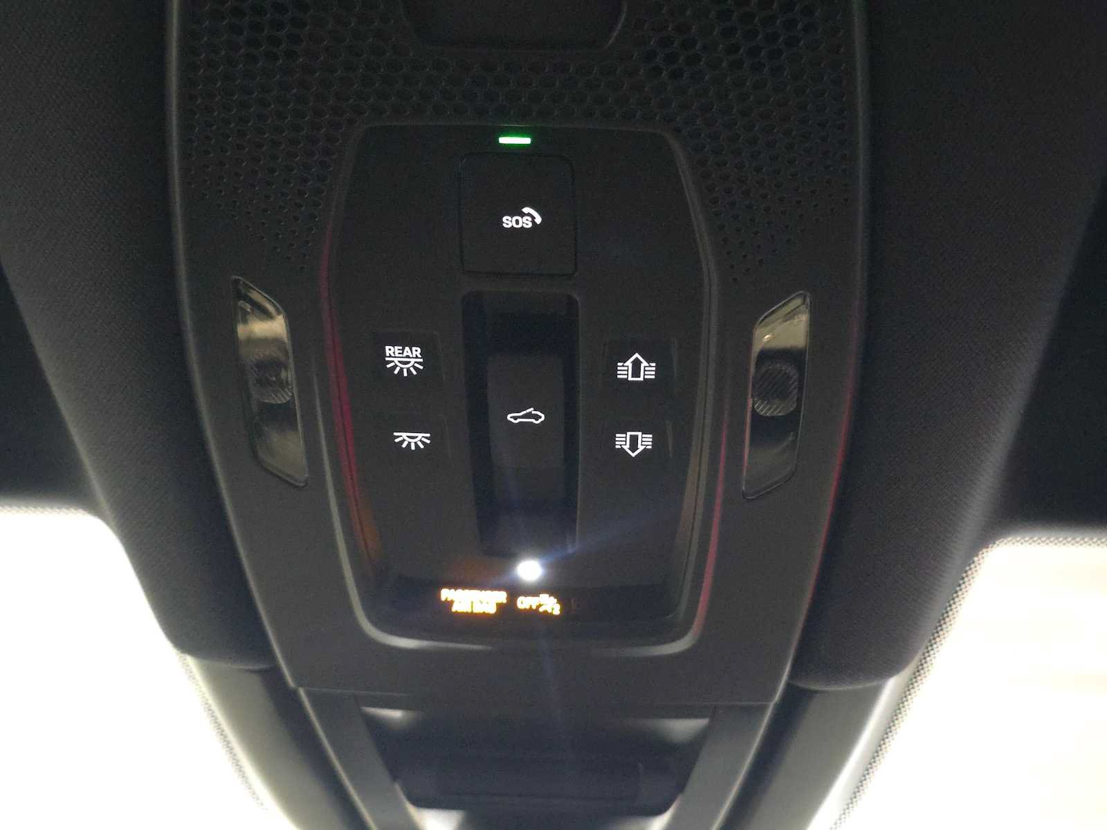 Used 2025 Porsche Cayenne AWD/4WD image 29