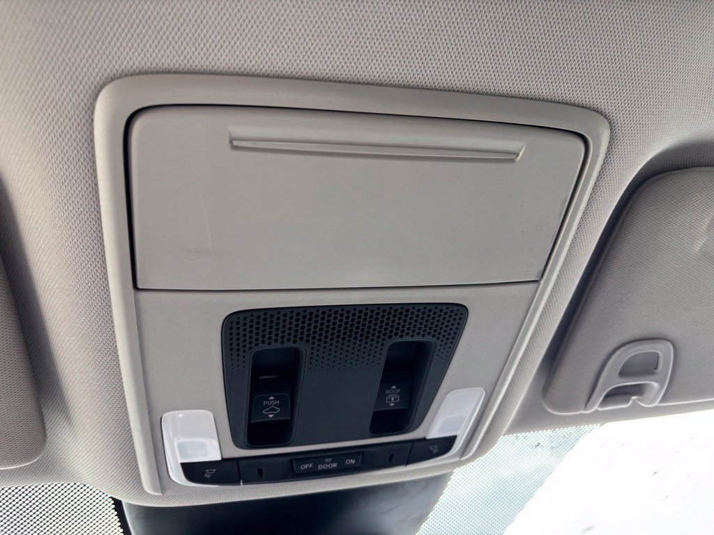 Certified 2025 Honda Pilot Touring image 18