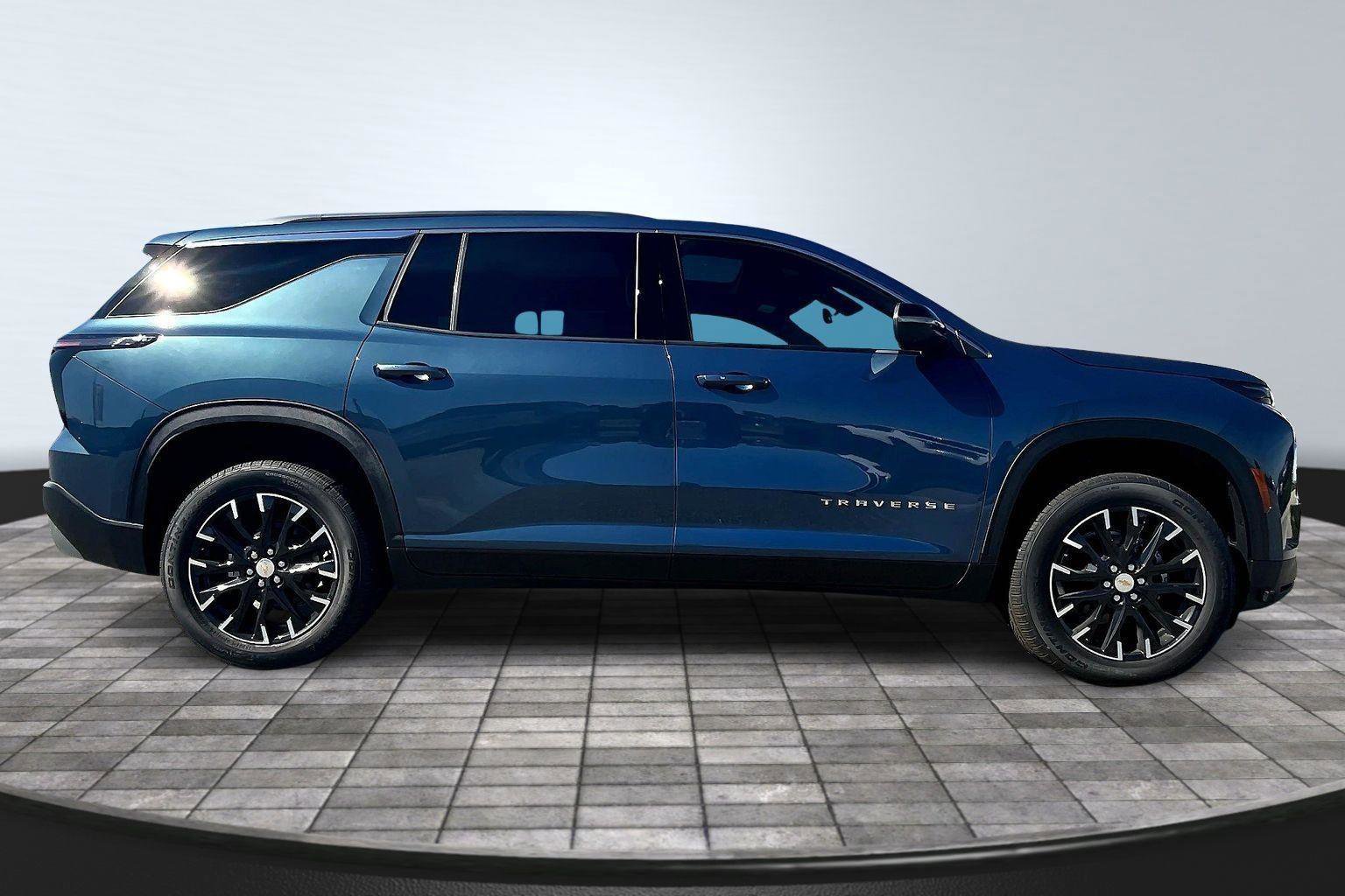 New 2026 Chevrolet Traverse LT w/ Sun and Wheel Package image 19