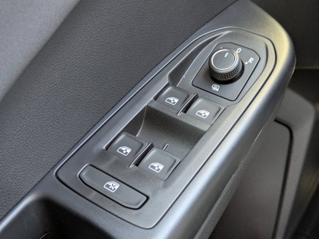 New 2026 Volkswagen Taos SE FWD image 24