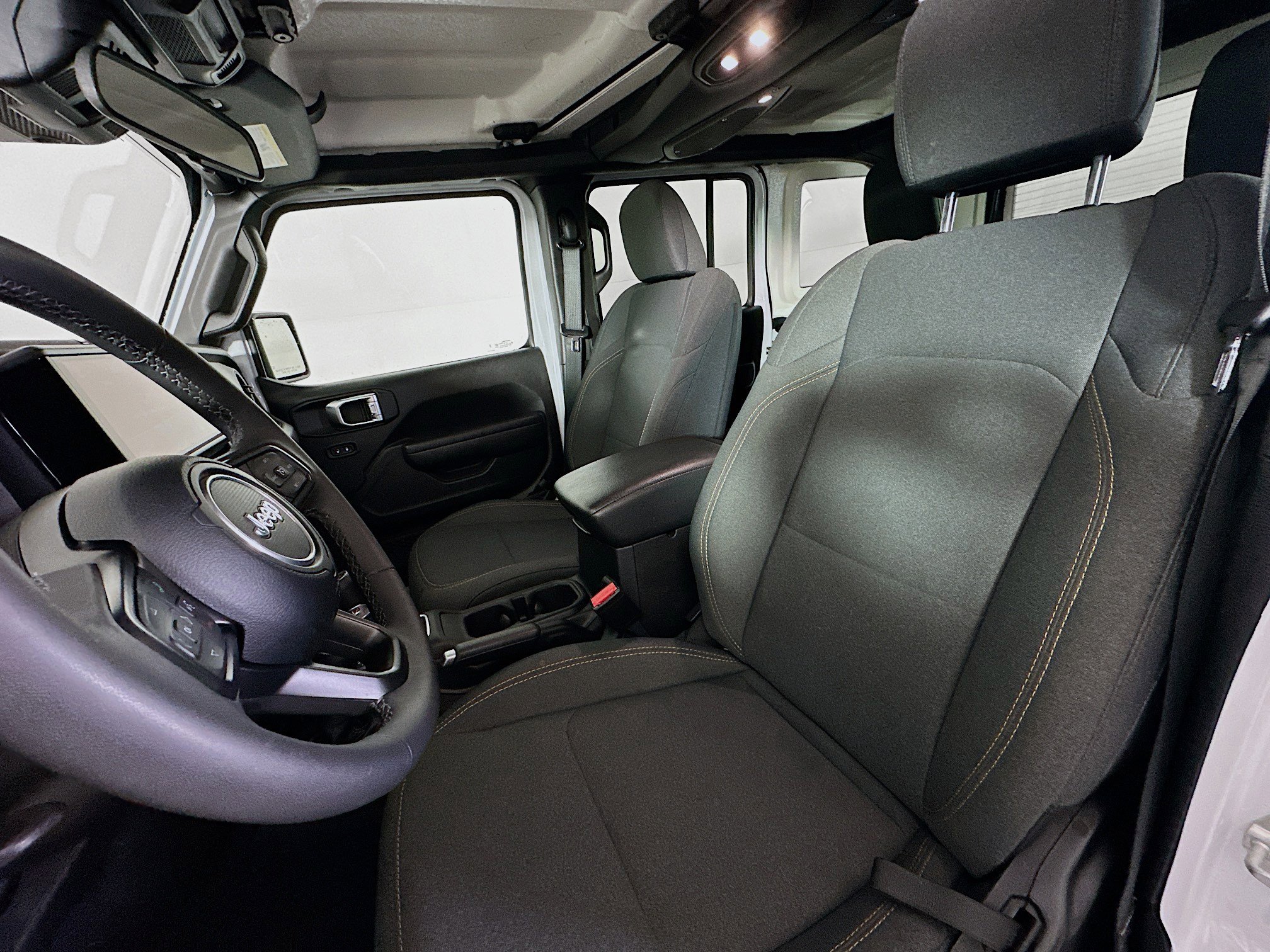 Used 2025 Jeep Wrangler Sport S image 13